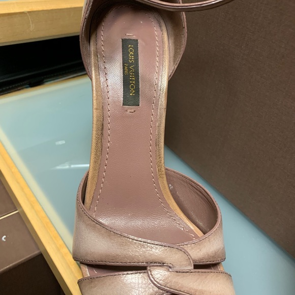 Louis Vuitton - Picture 1 of 7